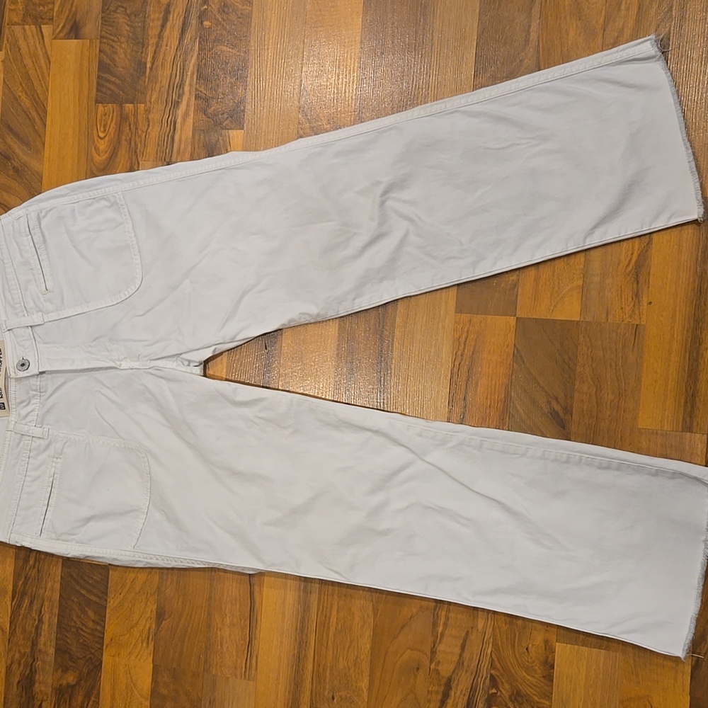 GAP Low Rise Cropped Off White Pants